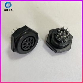 大 DIN 圆形面板母座 5-8 芯带螺母